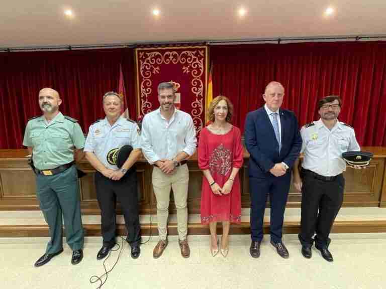 Carrión de Calatrava rinde homenaje al policía que salvó a un hombre de morir arrollado por un tren de Cercanías