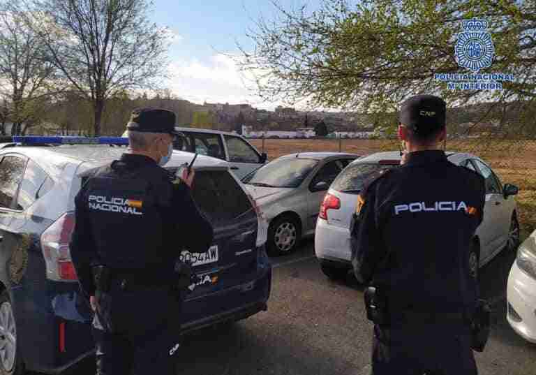 Detenidos dos jóvenes que acababan de robar la caja registradora de una librería de Toledo
