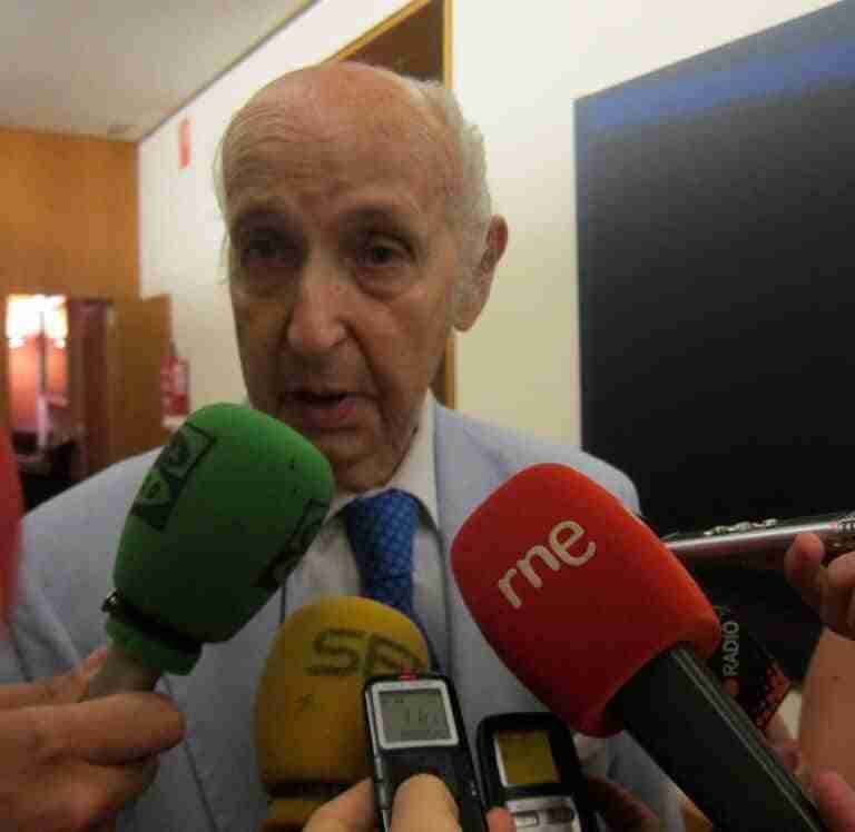 El Ayuntamiento de Cuenca lamenta el fallecimiento del científico Santiago Grisolía, Hijo Adoptivo de la ciudad
