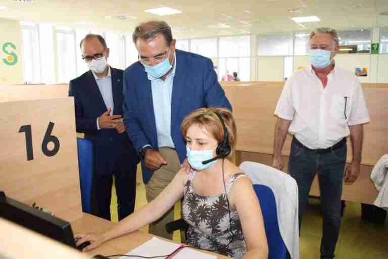 El centro de llamadas para mejorar la Atención Primaria en C-LM recibe una media de 40.000 al día
