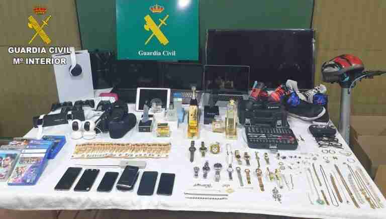 Guardia Civil detiene a tres integrantes de un grupo que robó con fuerza en 18 viviendas entre Toledo y Madrid