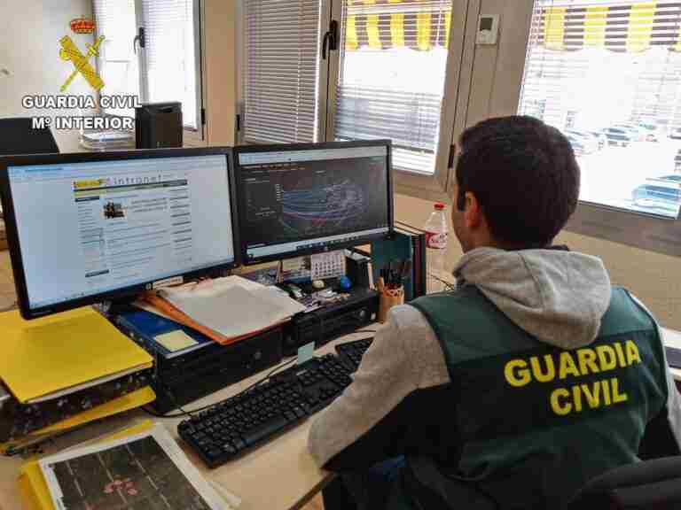 Investigado por estafar a una mujer más de 60.000 euros aprovechándose de una relación que forjó en Internet