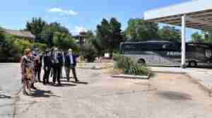 Junta firma el contrato para remodelar la estación de autobuses de Manzanares, con un plazo de ejecución de 10 meses