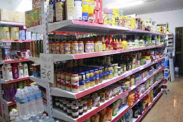 Las ventas del comercio minorista caen un 8,2% en Castilla-La Mancha y la ocupación aumenta un 2,2% en el sector