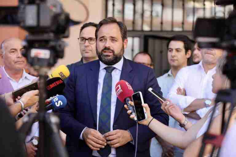 Núñez pregunta a Page qué porcentaje de pobreza tiene que alcanzar la región para que actúe y pide abrir las Cortes