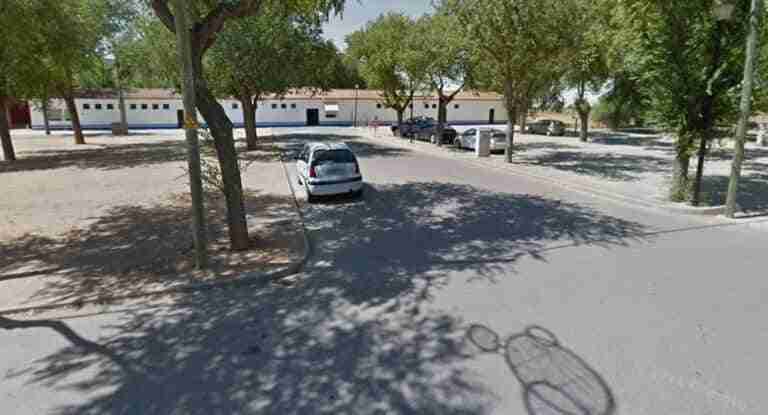 Rescatan en estado grave a un hombre de 60 años del interior de la piscina municipal de Argamasilla de Alba