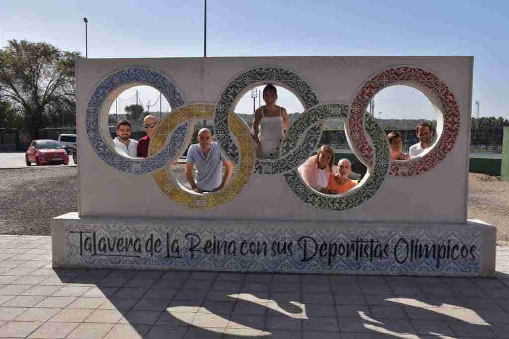 Talavera homenajea a sus deportistas olímpicos inaugurando un nuevo monumento cerámico dedicado a todos ellos