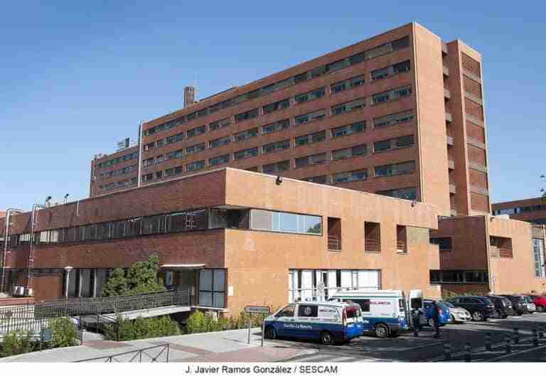 Trasladan al hospital a un trabajador tras herirse en una mano con una pistola de aire comprimido en Azuqueca