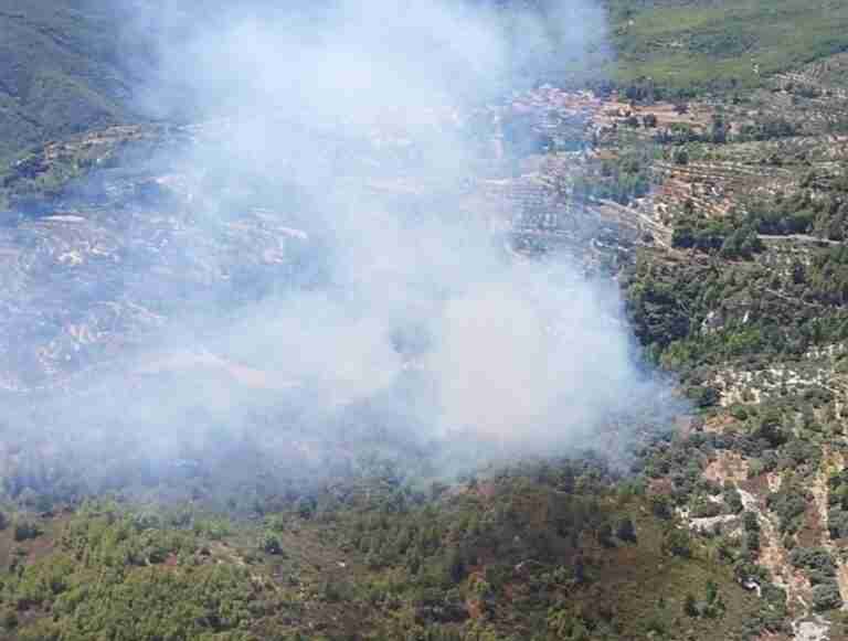 Un total de 40 medios y 152 personas trabajan en la extinción del fuego de Yeste (Albacete)
