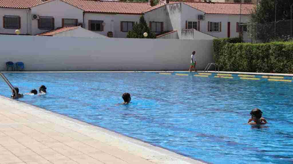 cierre piscina municipal manzanares