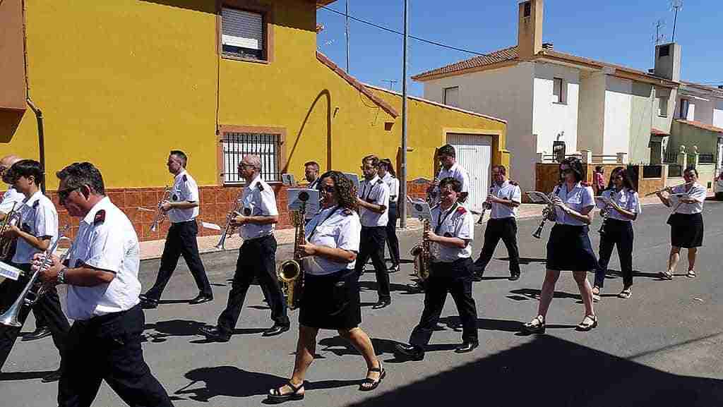 La Unión Musical Quintanareña ameniza una de las mañanas de feria en Quintanar 2