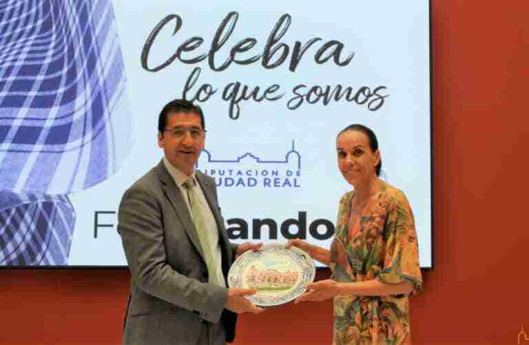 plato conmemorativo pandorga 2022 para presidente ciudad real