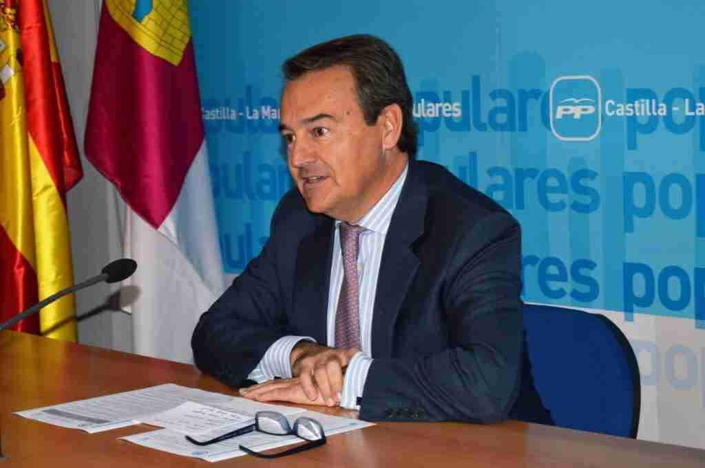Agustín Conde dimite como presidente de la AECC en Toledo por incompatibilidad con su cargo en el PP de C-LM