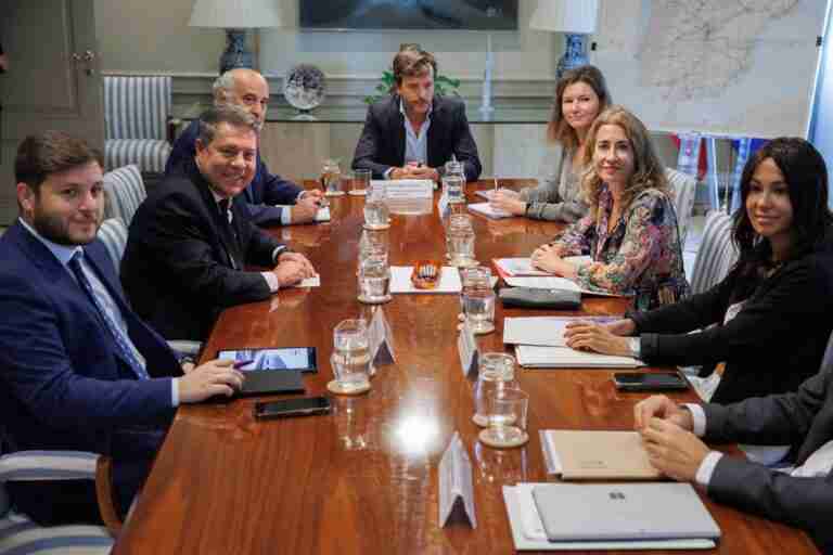 C-LM eleva a Transportes que el AVE a Extremadura pare en Torrijos y apuntalar Cercanías y mercancías hasta Illescas