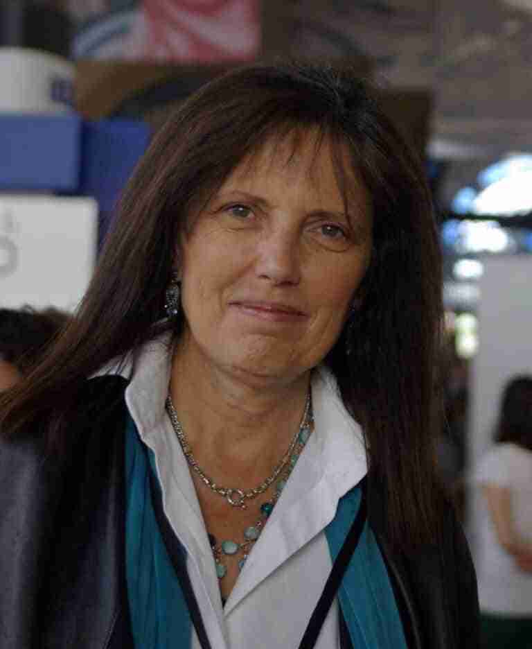 Claudia Piñeiro y su libro 'Catedrales', premio Tormo Negro-Masfarné del club de lectura conquense 'Las Casas Ahorcadas'