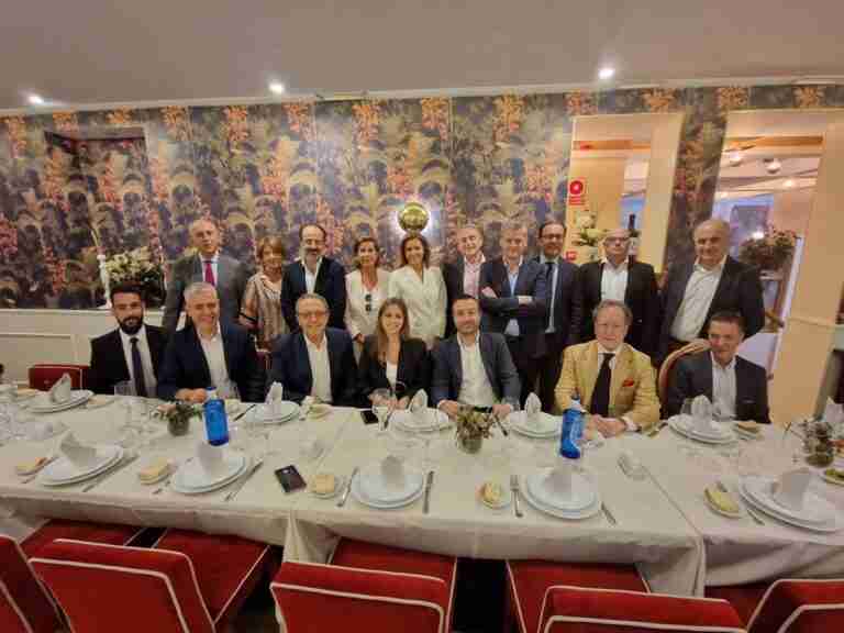 Cospedal se reúne con el Club Conecta, formado por más de 70 periodistas y comunicadores de Castilla-La Mancha en Madrid