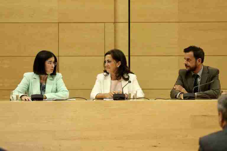 Darias dice que la nueva dosis de refuerzo de la vacuna COVID-19 contará con la "ejemplaridad de los españoles"