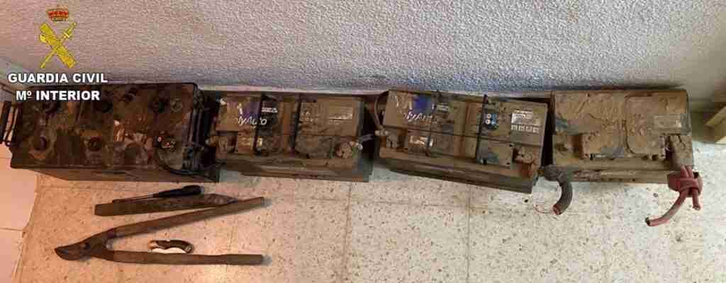 Detenidas dos personas in fraganti cuando robaban baterías de maquinaria pesada en Navalpino (Ciudad Real)