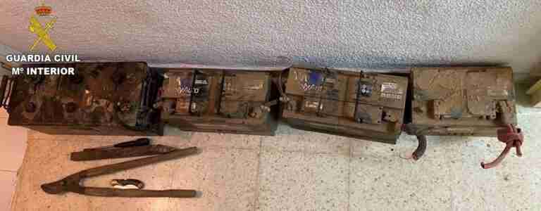 Detenidas dos personas in fraganti cuando robaban baterías de maquinaria pesada en Navalpino (Ciudad Real)