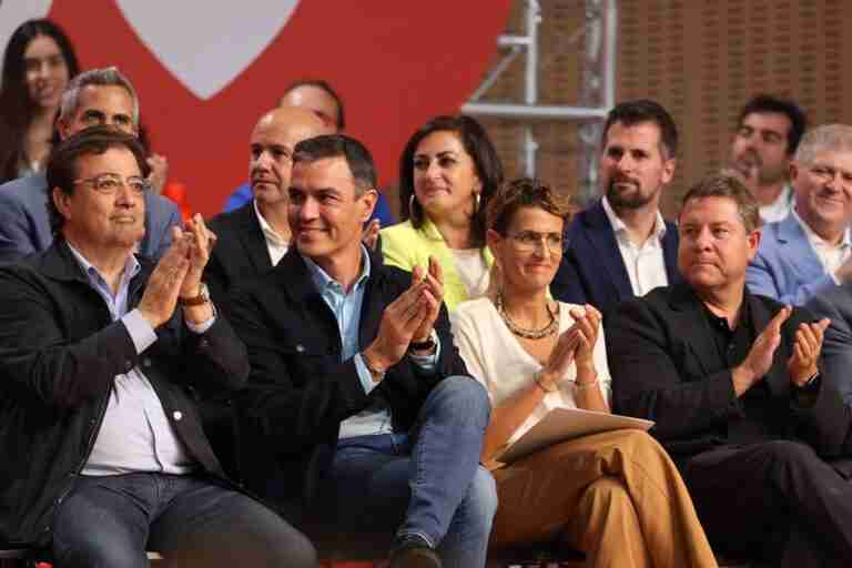 El PSOE en bloque da la espalda a Page por sus críticas al Gobierno y solo Lambán pide restarles importancia