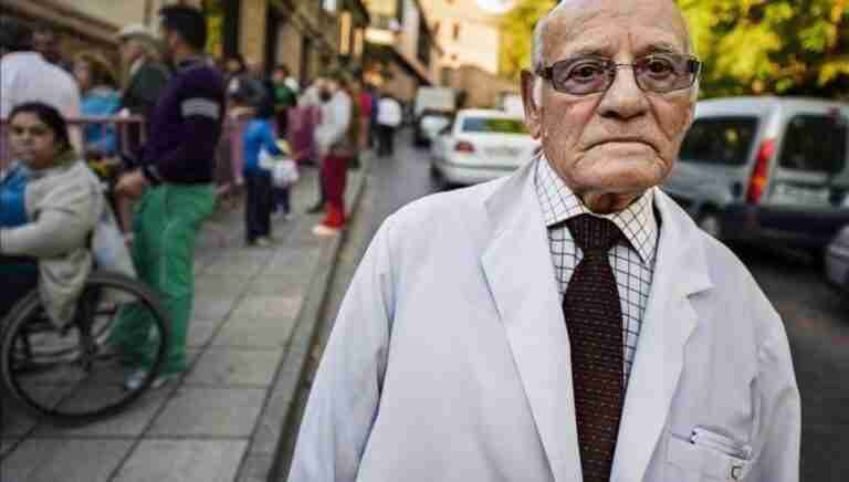 El arreglo del tejado del edificio que ocupa 'El Socorro de los pobres' empezará en dos meses, según Tolón