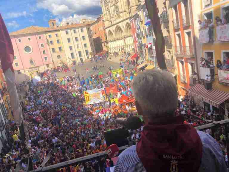Fernando Herranz anima el inicio de San Mateo en Cuenca con un pregón rockero a ritmo de Rosendo