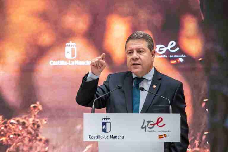 García-Page recurrirá la ley de bienestar animal si la enmienda del PSOE que excluye a la caza no sale adelante