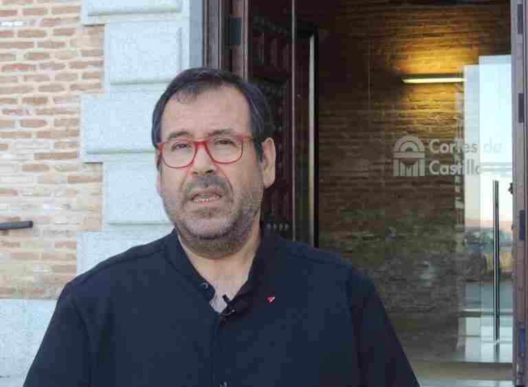 IU C-LM cree que Page "parece añorar el Gobierno del PP" y ve "lamentable" su papel "tragicómico"