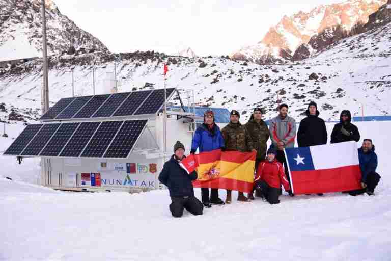 Investigadores de la UCLM confirman el impacto que tienen las partículas de combustión en glaciares de los Andes chileno