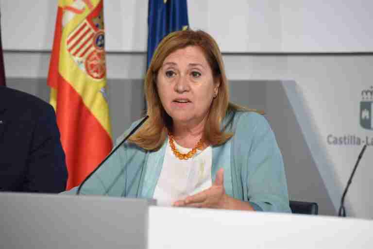 La consejera de Educación desautoriza a Núñez en su petición de ayudas: "El Ejecutivo de su partido eliminó todas"