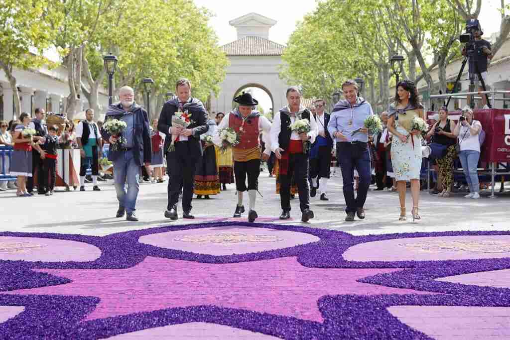La ofrenda floral a la Virgen de los Llanos llena de folklore el Recinto Ferial de Albacete ante más de 20.000 personas