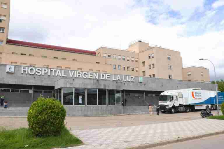 Los bomberos rescatan a una mujer de 27 años en la zona de baño de 'Las Chorreras' en Enguídanos (Cuenca)