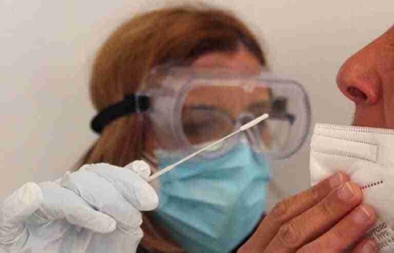 Los hospitalizados en cama convencional descienden a 137 en C-LM y hay 7 pacientes en UCI