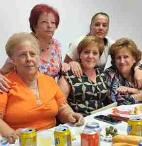 Mujeres-de-la-Asociacion-de-Jubilados-Salvador-del-Mundo-de-Calzada-de-Calatrava-durante-su-merienda-de-confraternidad 3