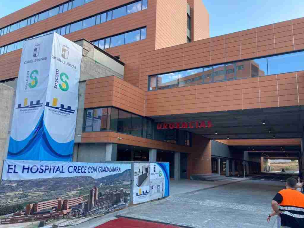 Page avanza que el hospital de Guadalajara contará en los próximos años con Cirugía Pediátrica y Neurocirugía