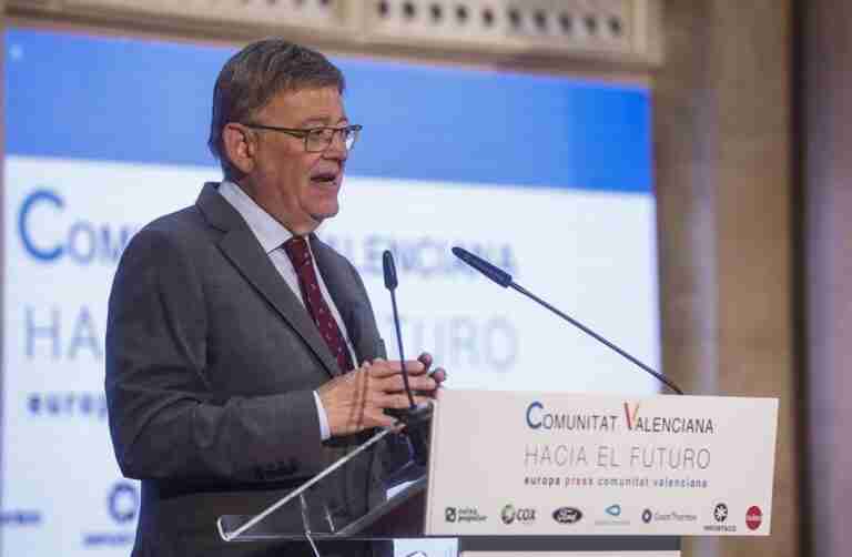 Puig recuerda a Page que "hay que intentar ser coherente" tras sus discrepancias con la estrategia de Ferraz