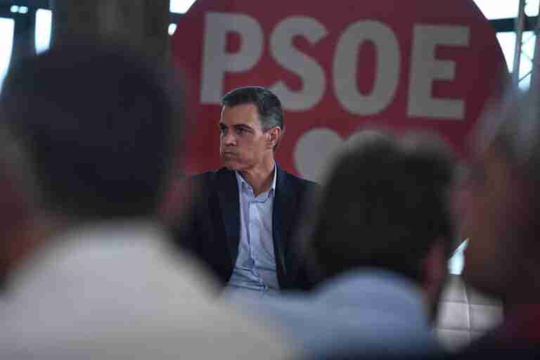 Sánchez admite que los hogares pagan más en la factura por el mecanismo ibérico pero que sería el triple sin ese tope