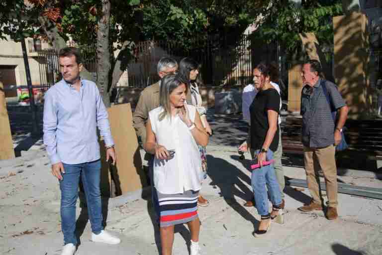 Tolón estima que la reforma de la plaza de Azucaica termine en dos meses