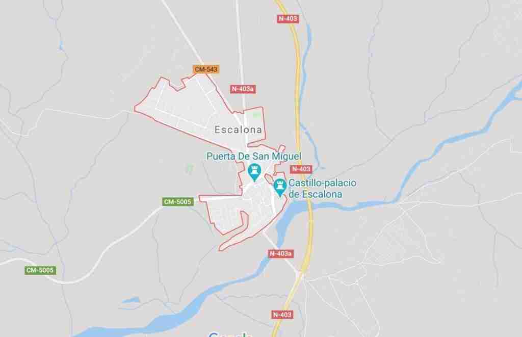 Tres personas heridas tras la colisión frontal de dos turismos en Escalona (Toledo)