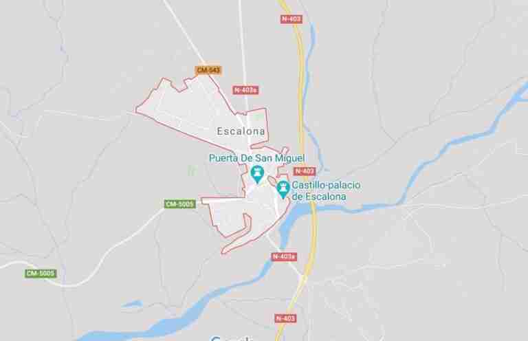 Tres personas heridas tras la colisión frontal de dos turismos en Escalona (Toledo)