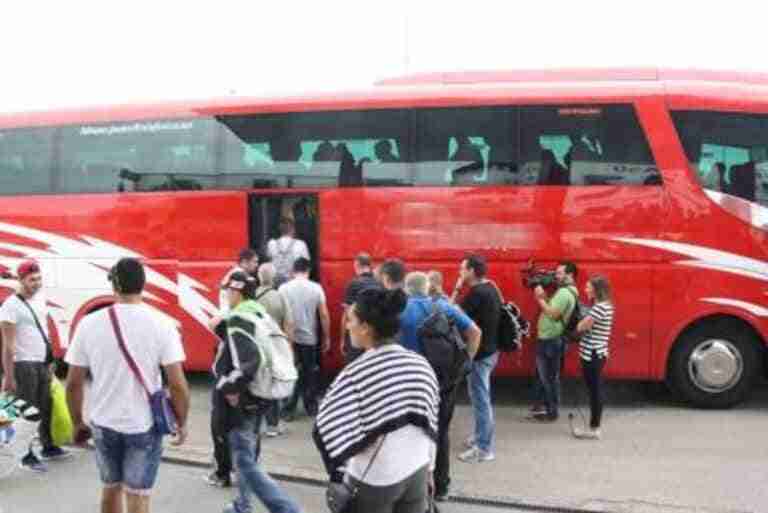 Un contingente de migrantes españoles parte el martes desde Almuradiel (Ciudad Real) a la vendimia francesa