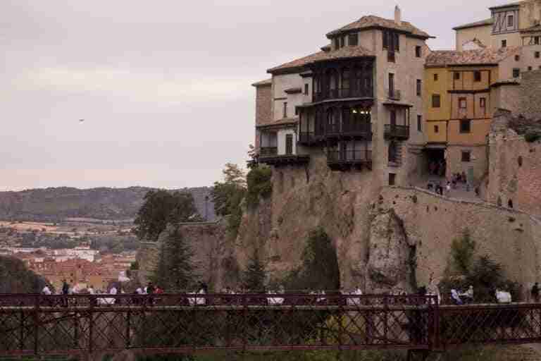 Una cena colgados del patrimonio arranca la promoción de la candidatura de Cuenca a capital gastronómica