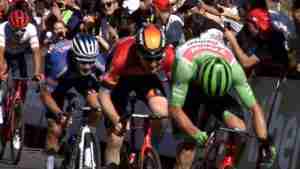 VÍDEO: Talavera se vuelca con La Vuelta en una etapa con Pedersen coronándose como rey del sprint en su tercera victoria