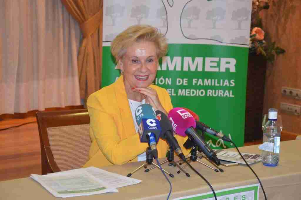 Afammer se rodea de Elena de Borbón, Blanca Fernández o Paco Núñez para celebrar el Día de la Mujer Rural