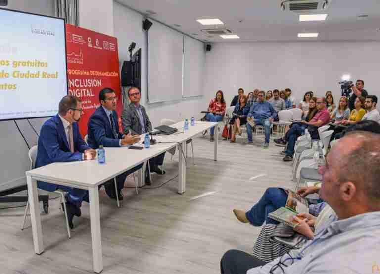 Caballero insta a alcaldes y técnicos municipales a aumentar los servicios digitales a la ciudadanía