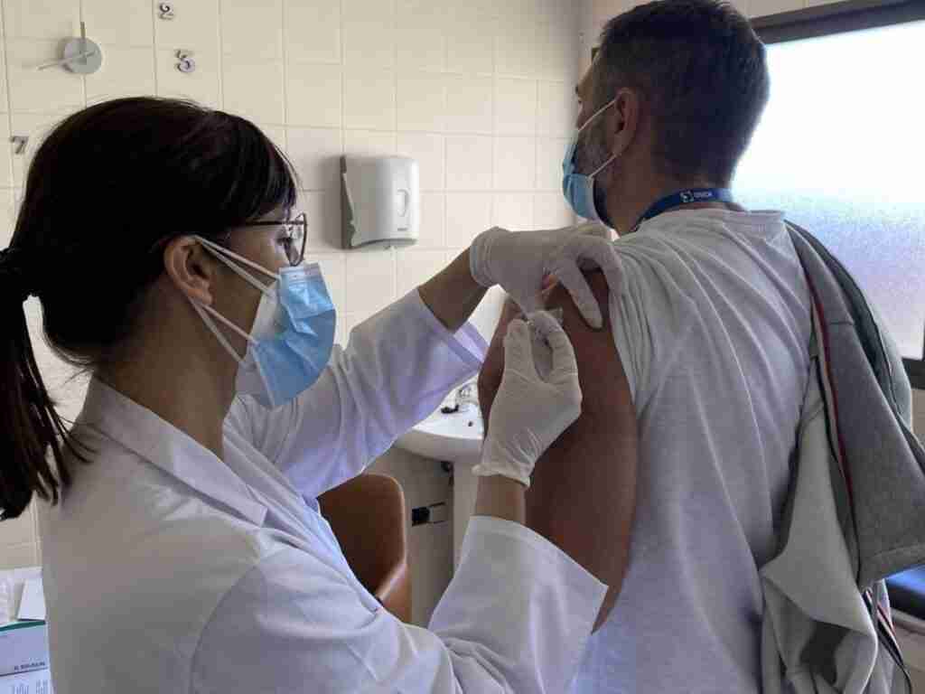 Castilla-La Mancha arranca este viernes la campaña de la vacunación contra la gripe: "Llega antes y llega más fuerte"