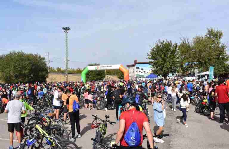 Cerca de 2.500 personas pedalean en Ciudad Real para reivindicar la bicicleta como vehículo eficiente y sostenible