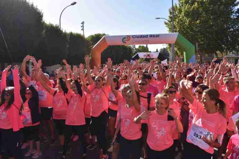 Ciudad Real se tiñe de rosa en la Carrera de AMUMA 2022 para dar visibilidad y prevenir el cáncer de mama