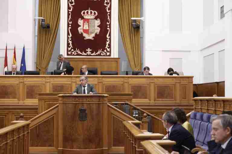 Debate.- La propuesta de deducir IRPF del PSOE cristaliza en Cortes con la abstención de Cs y el rechazo del PP