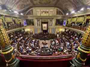 El Congreso autoriza hoy a una decena de diputados compatibilizar escaño con otras actividades, uno de ellos de Albacete
